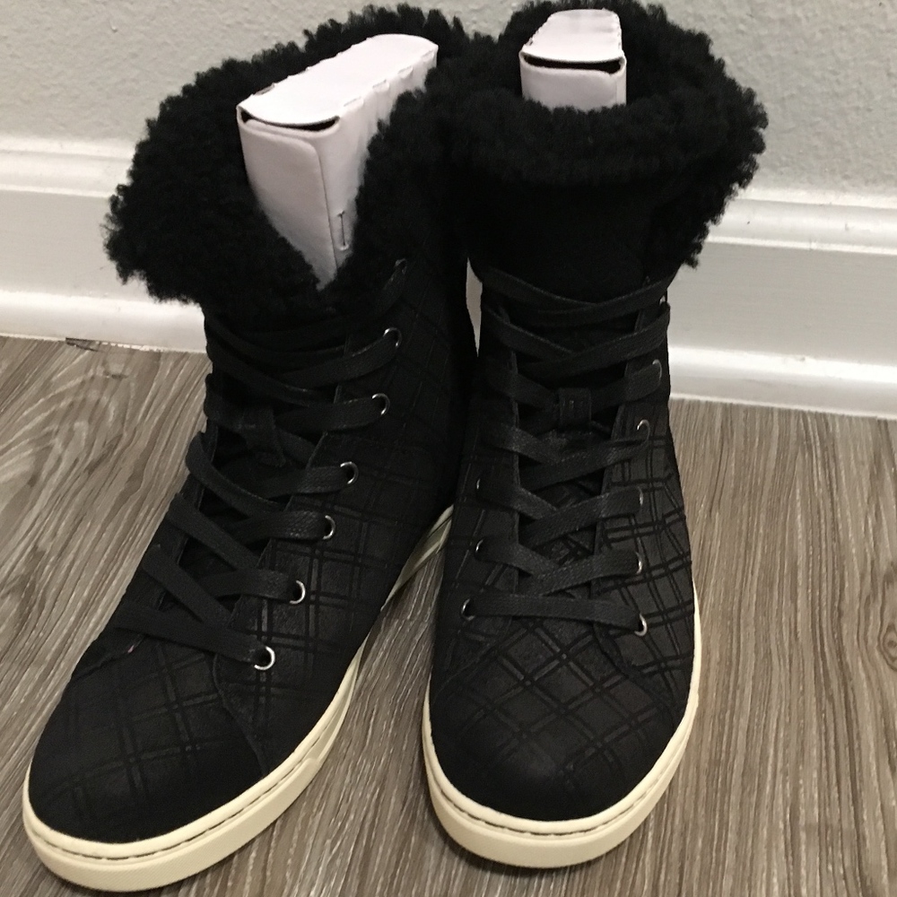 Black Ugg Double Diamond Boot size 7.5